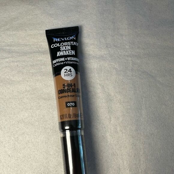 Revlon ColorStay Skin Awaken 5-in-1 Concealer Color: 070 Nutmeg 0.27oz - Picture 2 of 4